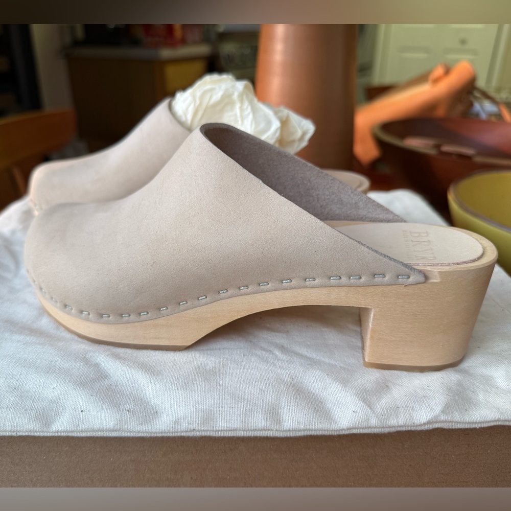 NWT Bryr Clogs Gabe Block Heel Bone Nubuck Size 7 / 37